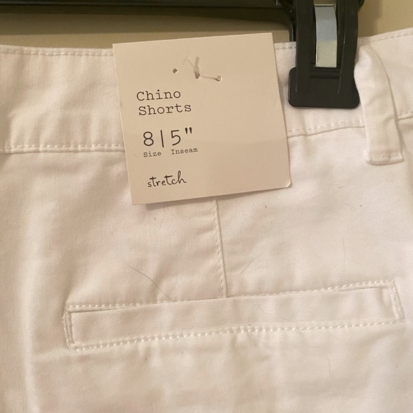 White shorts - Picture 4 of 4